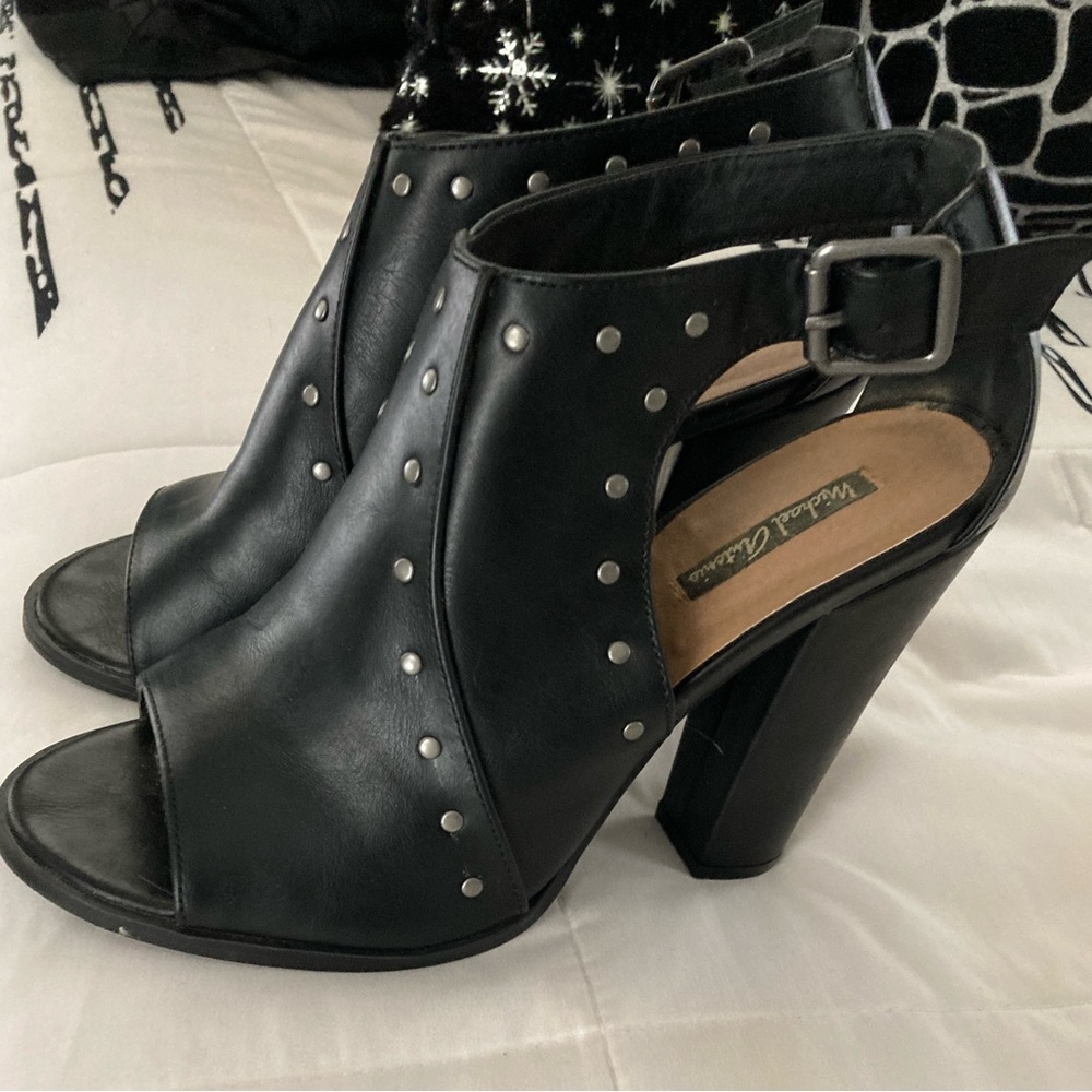 Michael Antonio size 9 heels great condition. Worn only a couple times.